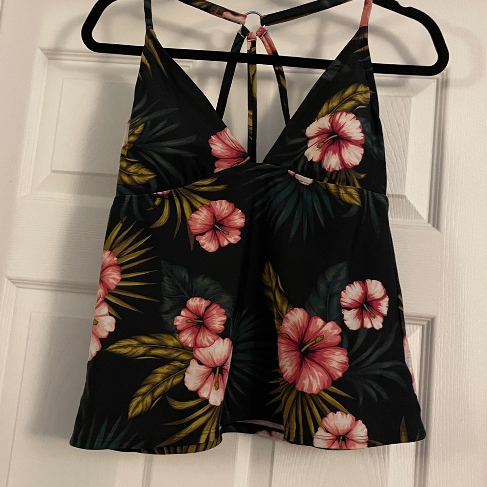 Kona sol Sz M black and floral adjustable strap swim tankini/top. Cute details.